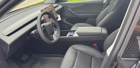 Tesla Model Y 2026