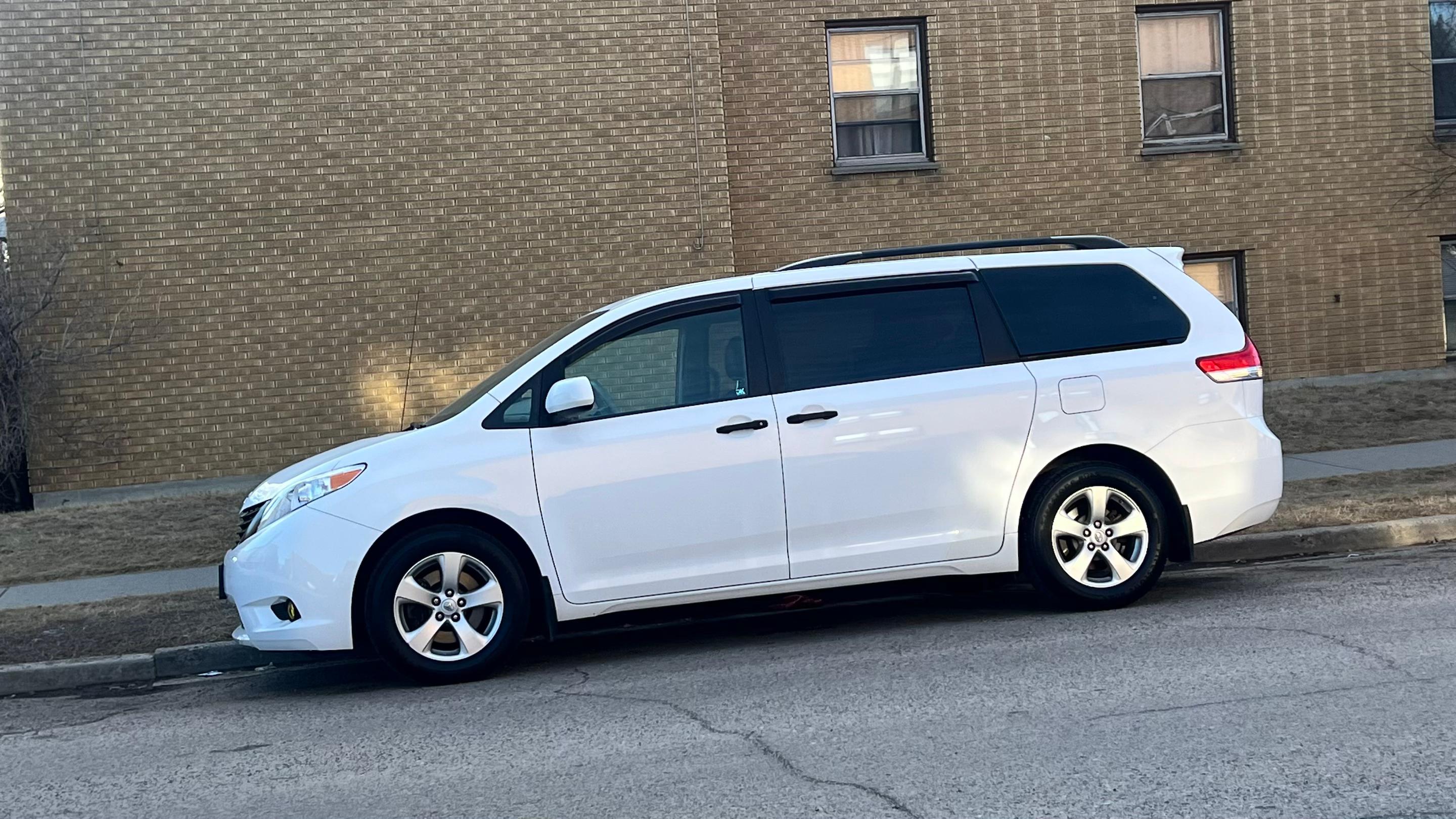 Toyota Sienna 2014 in Calgary, AB