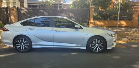 Holden COMMODORE 2018