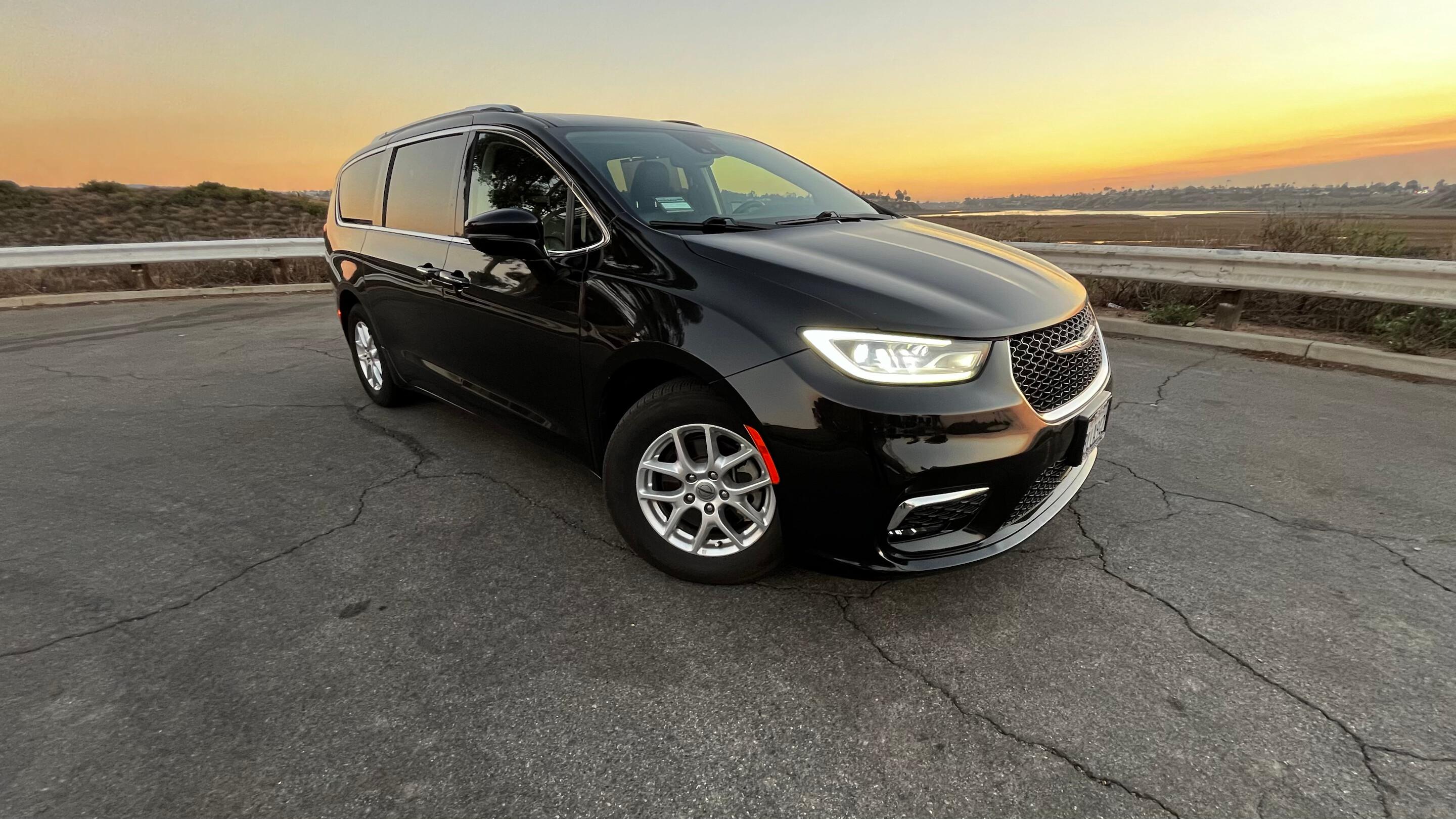 Chrysler Pacifica 2021 in Costa Mesa, CA