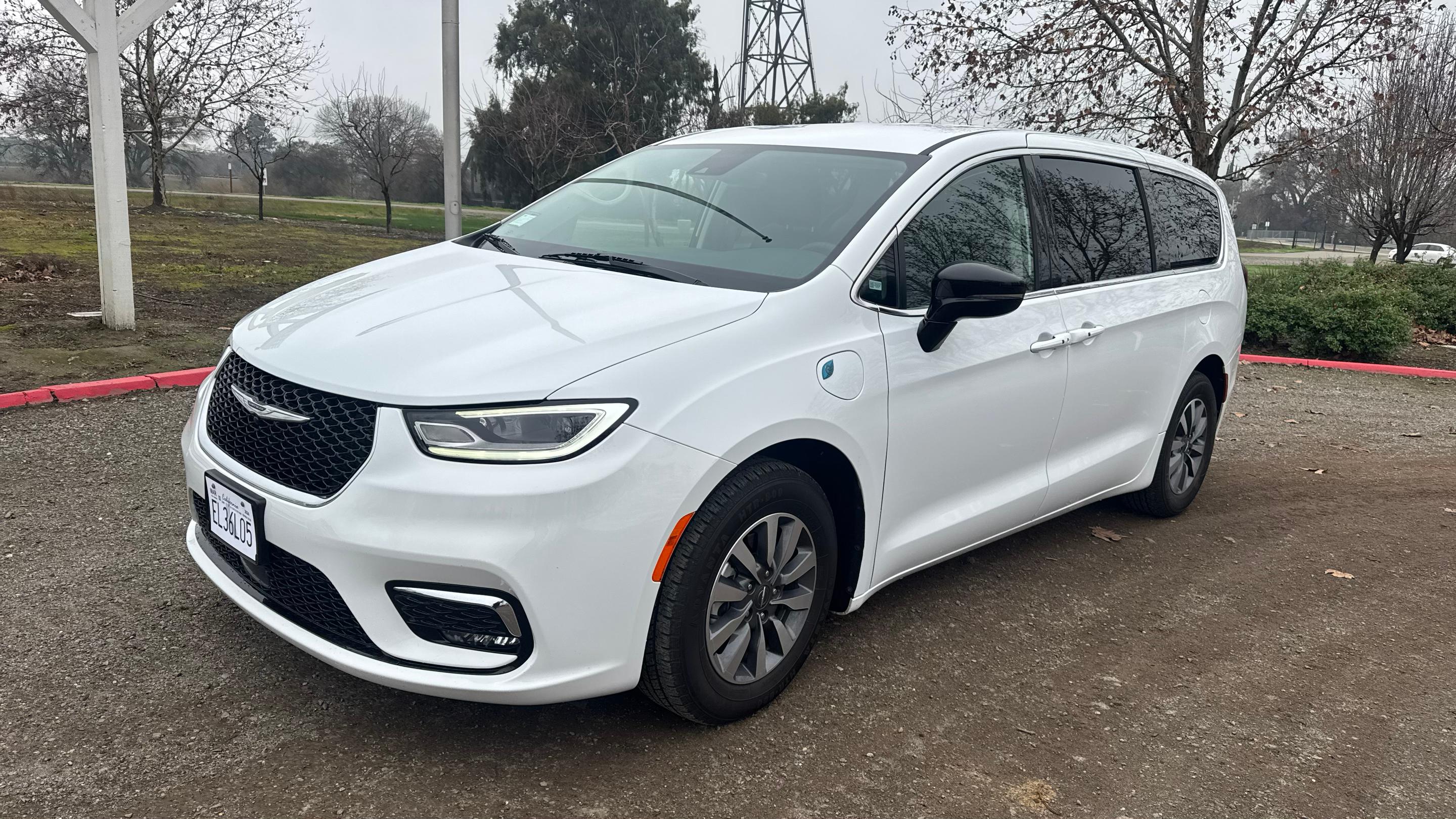 Chrysler Pacifica 2024 in Riverbank, CA
