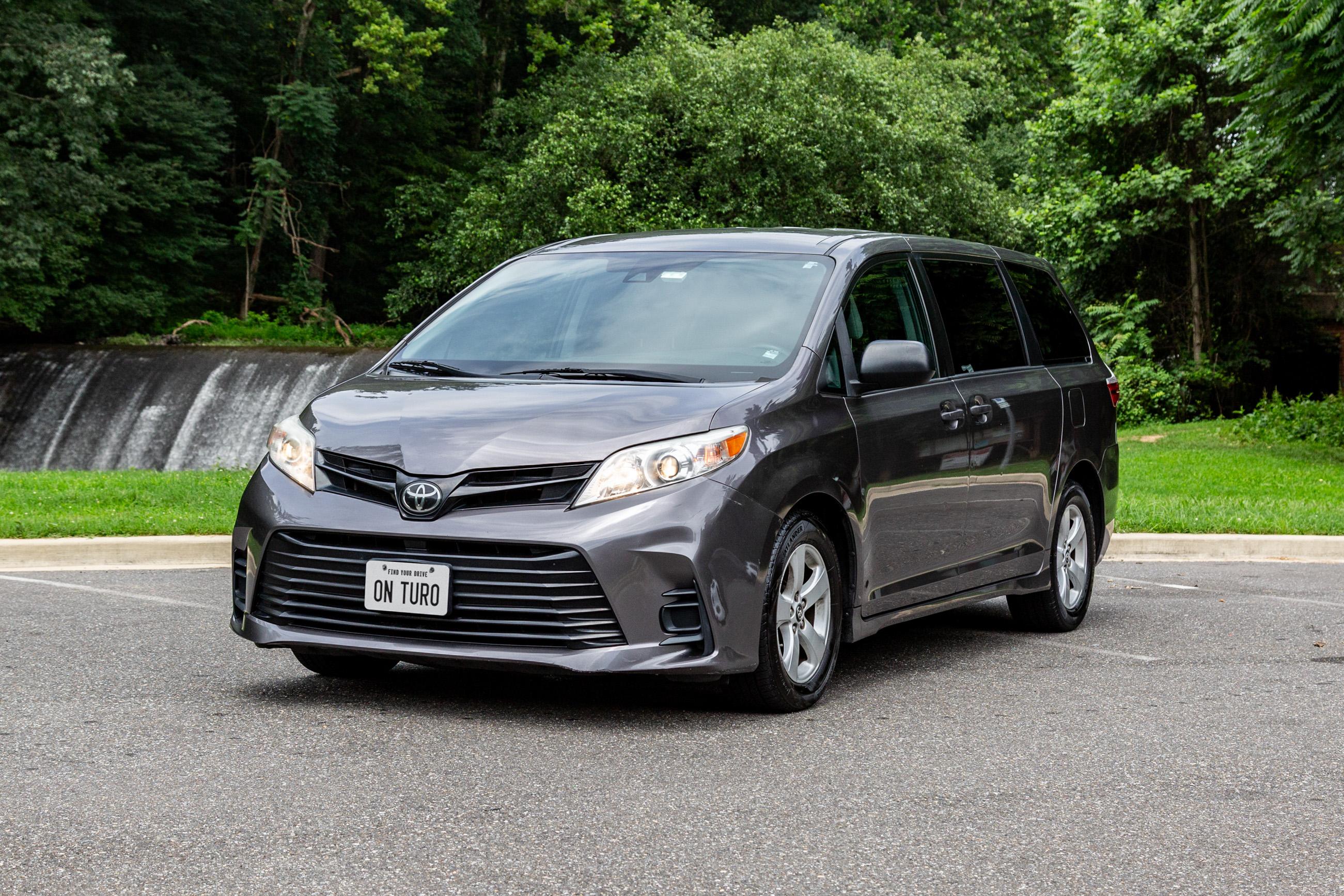 Toyota Sienna 2019 in College Park, MD