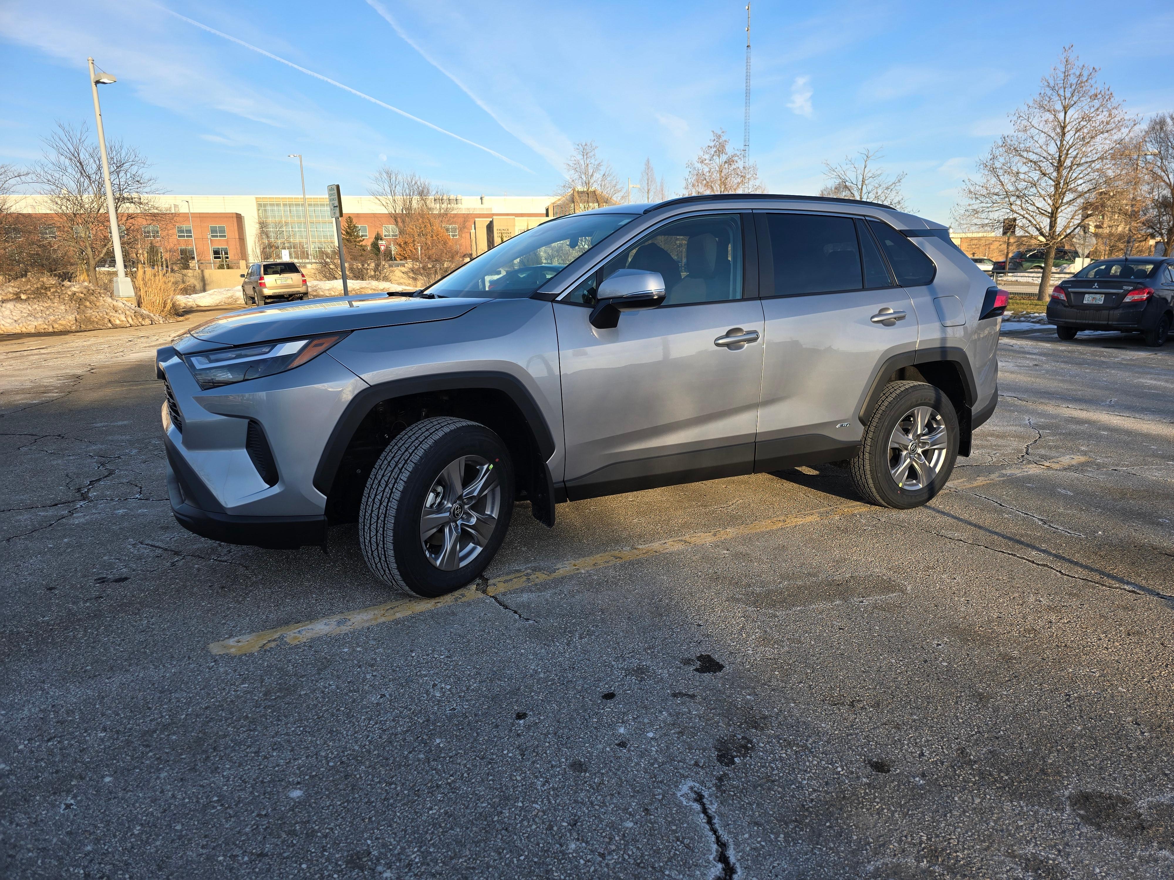 Toyota RAV4 Hybrid 2025 in Kalamazoo, MI