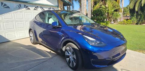 Tesla Model Y 2024
