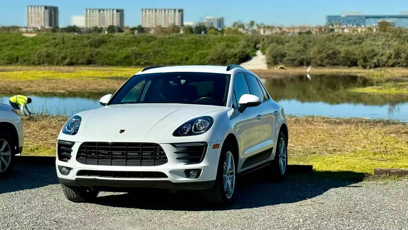 Porsche Macan 2018 in Costa Mesa, CA