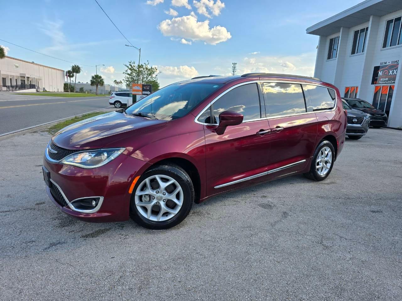 Chrysler Pacifica 2017 in 