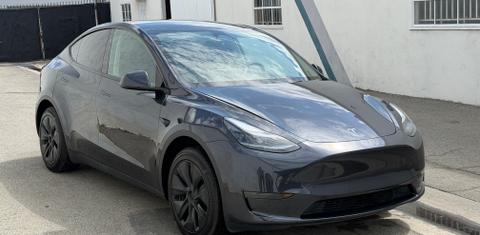 Tesla Model Y 2025