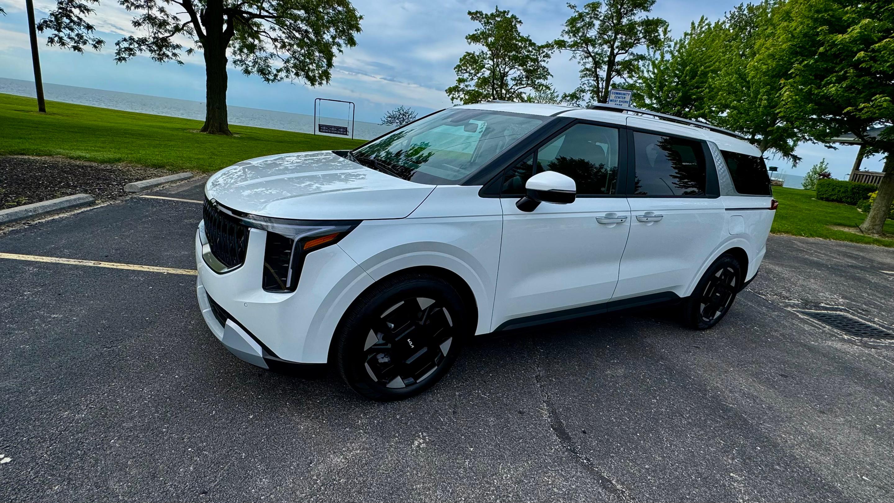Kia Carnival 2025 in Avon, OH