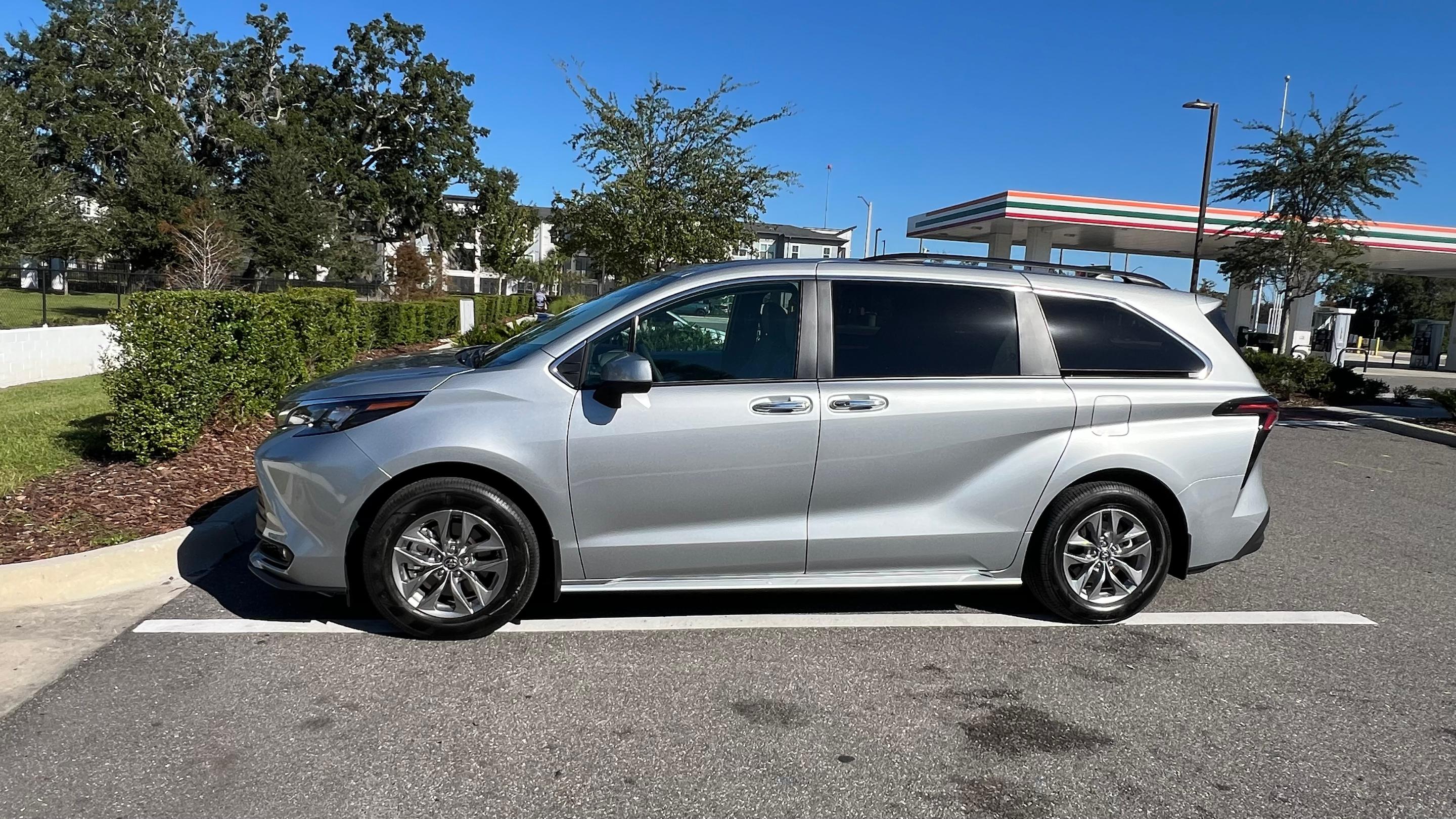 Toyota Sienna 2025 in Orlando, FL