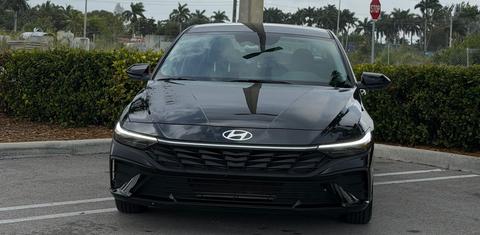 Hyundai Elantra 2025