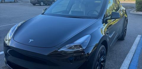 Tesla Model Y 2025