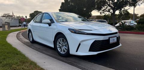 Toyota Camry Hybrid 2026