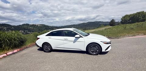 Hyundai Elantra Hybrid 2026