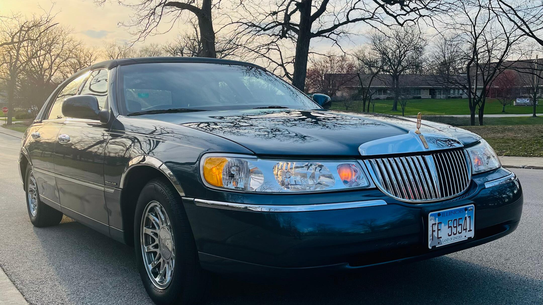 Lincoln Town Car 1998 in 