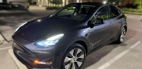 Tesla Model Y 2024