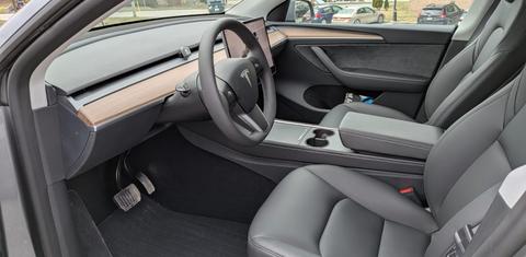 Tesla Model Y 2025