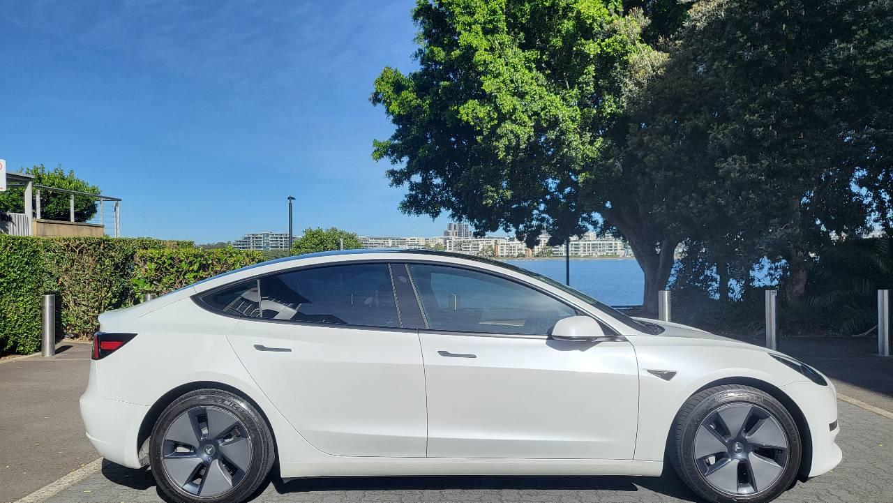 Tesla MODEL 3 2021 in Rhodes