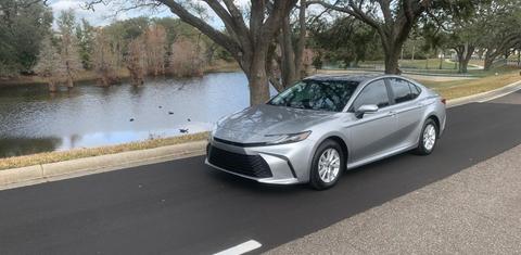 Toyota Camry Hybrid 2025