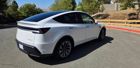 Tesla Model Y 2026