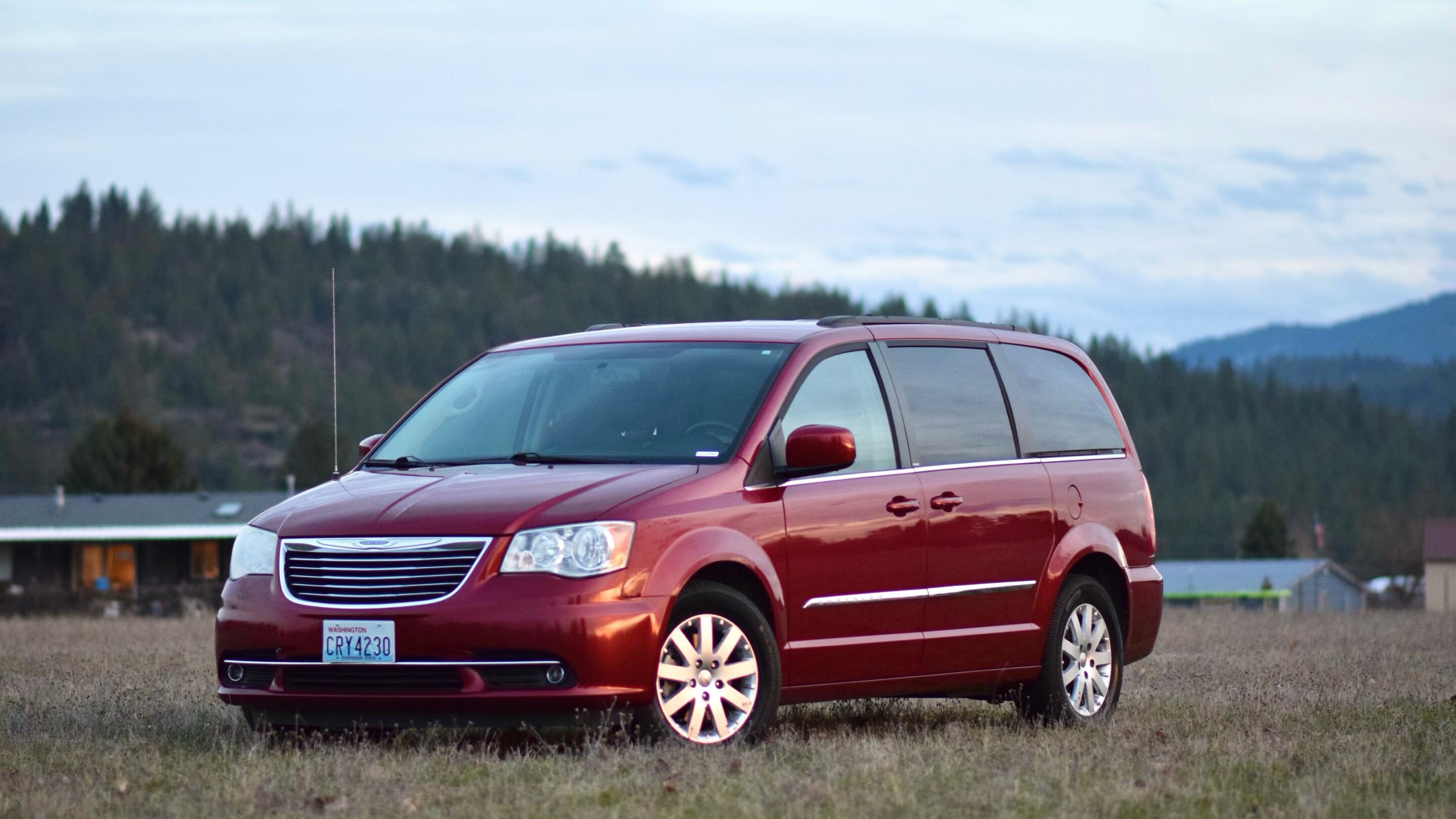 Chrysler Town & Country 2014 in Newman Lake, WA