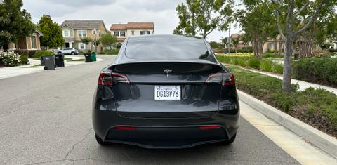 Tesla Model Y 2024