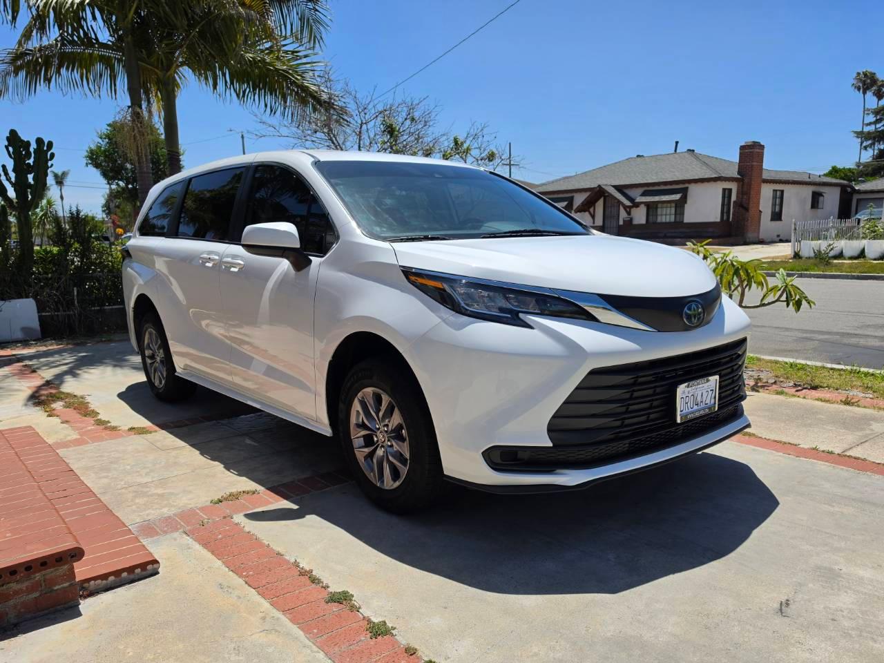 Toyota Sienna 2022 in Midway City, CA