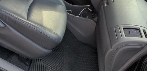 Toyota Prius v 2013