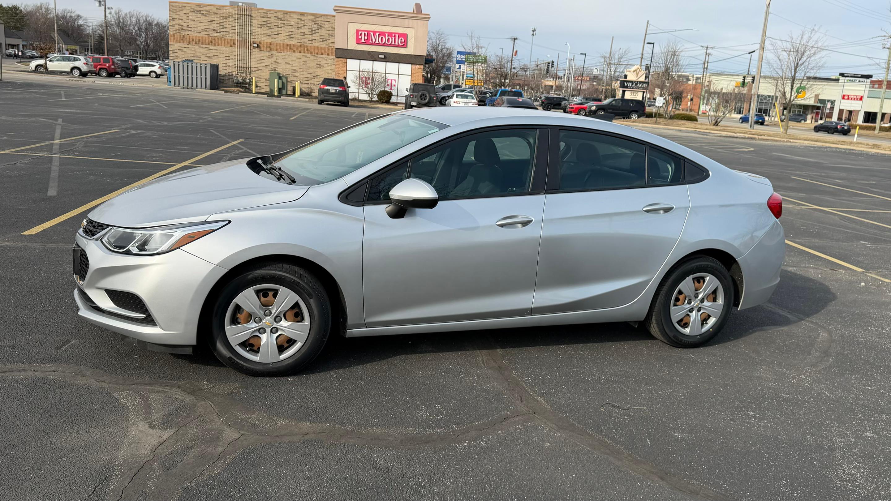 Chevrolet Cruze 2017 in Toledo, OH