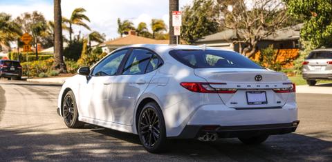 Toyota Camry Hybrid 2025