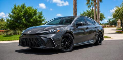 Toyota Camry Hybrid 2026