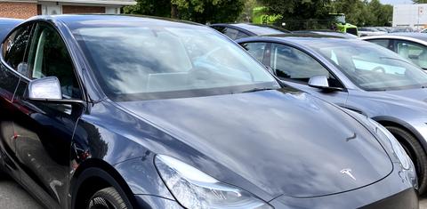 Tesla Model Y 2024