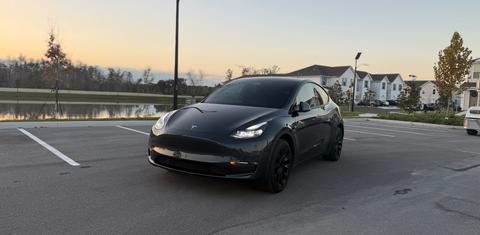 Tesla Model Y 2024