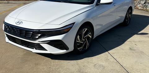 Hyundai Elantra 2024