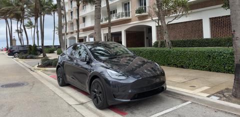 Tesla Model Y 2025