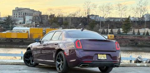 Chrysler 300 2021
