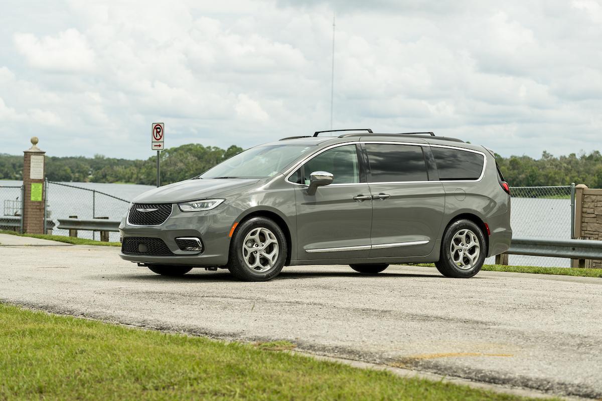 Chrysler Pacifica 2022 in Riverview, FL