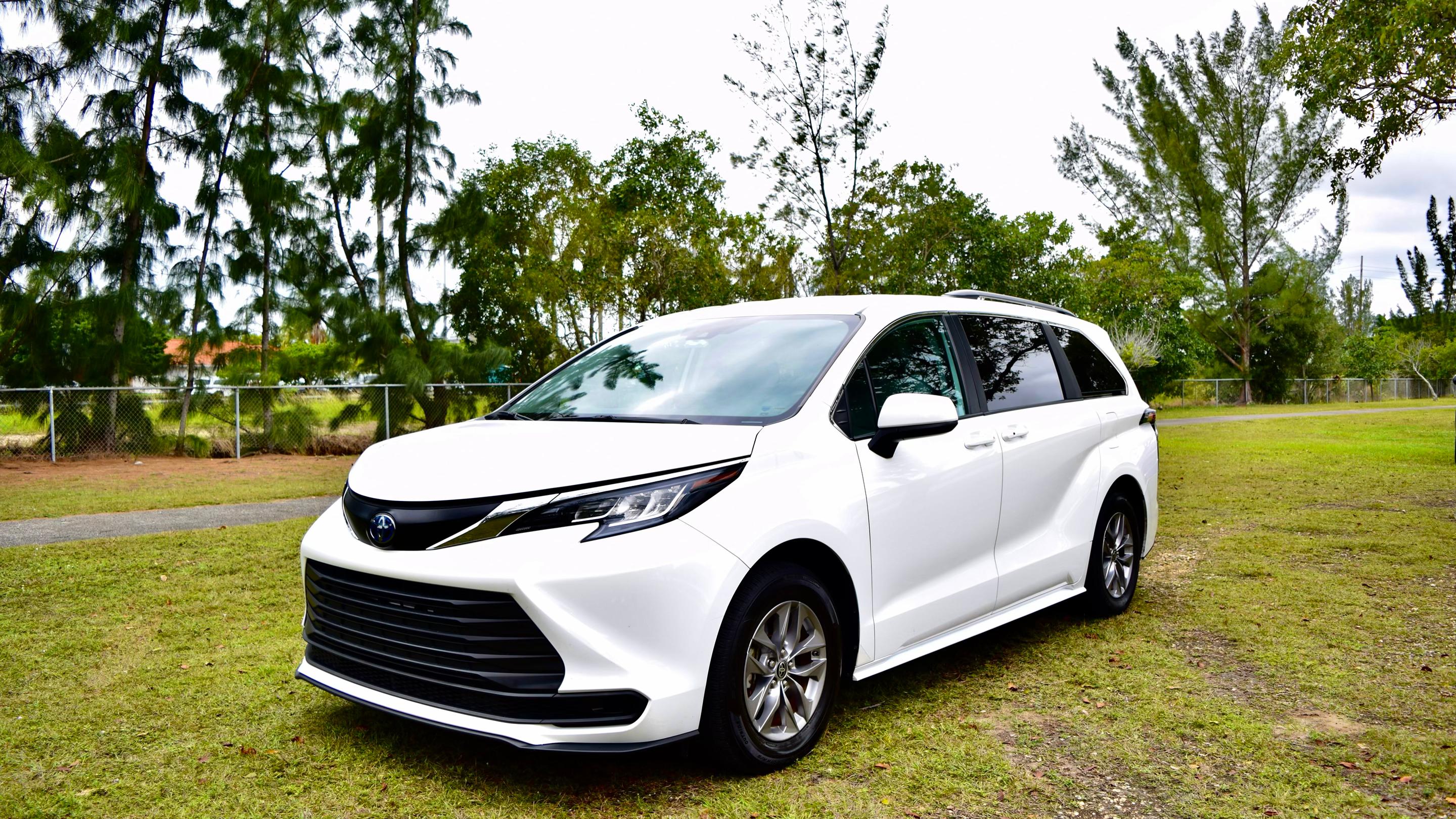 Toyota Sienna 2026 in Miami, FL