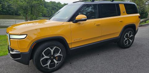 Rivian R1S 2023