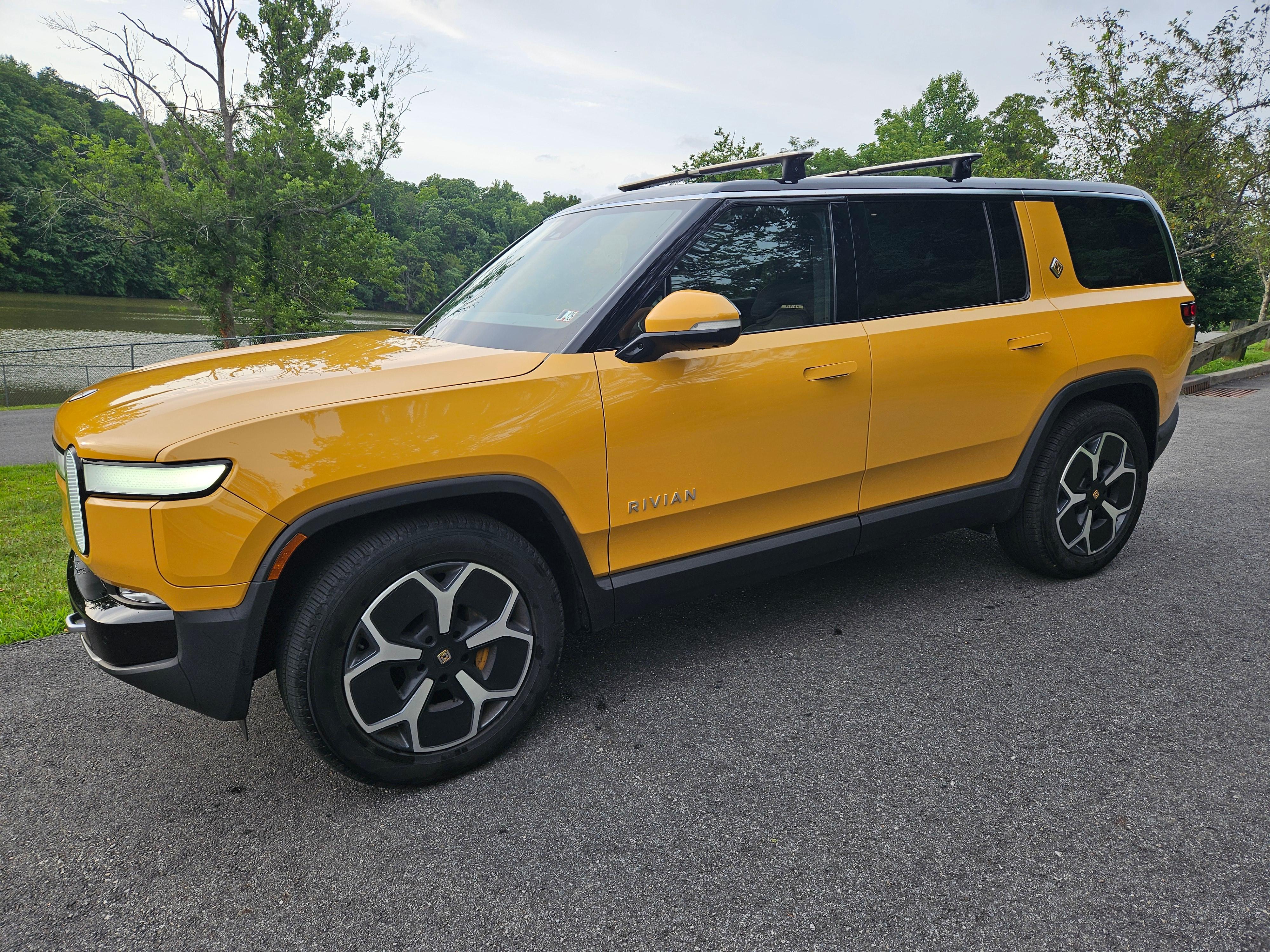 Rivian R1S 2023 in Cape Coral, FL