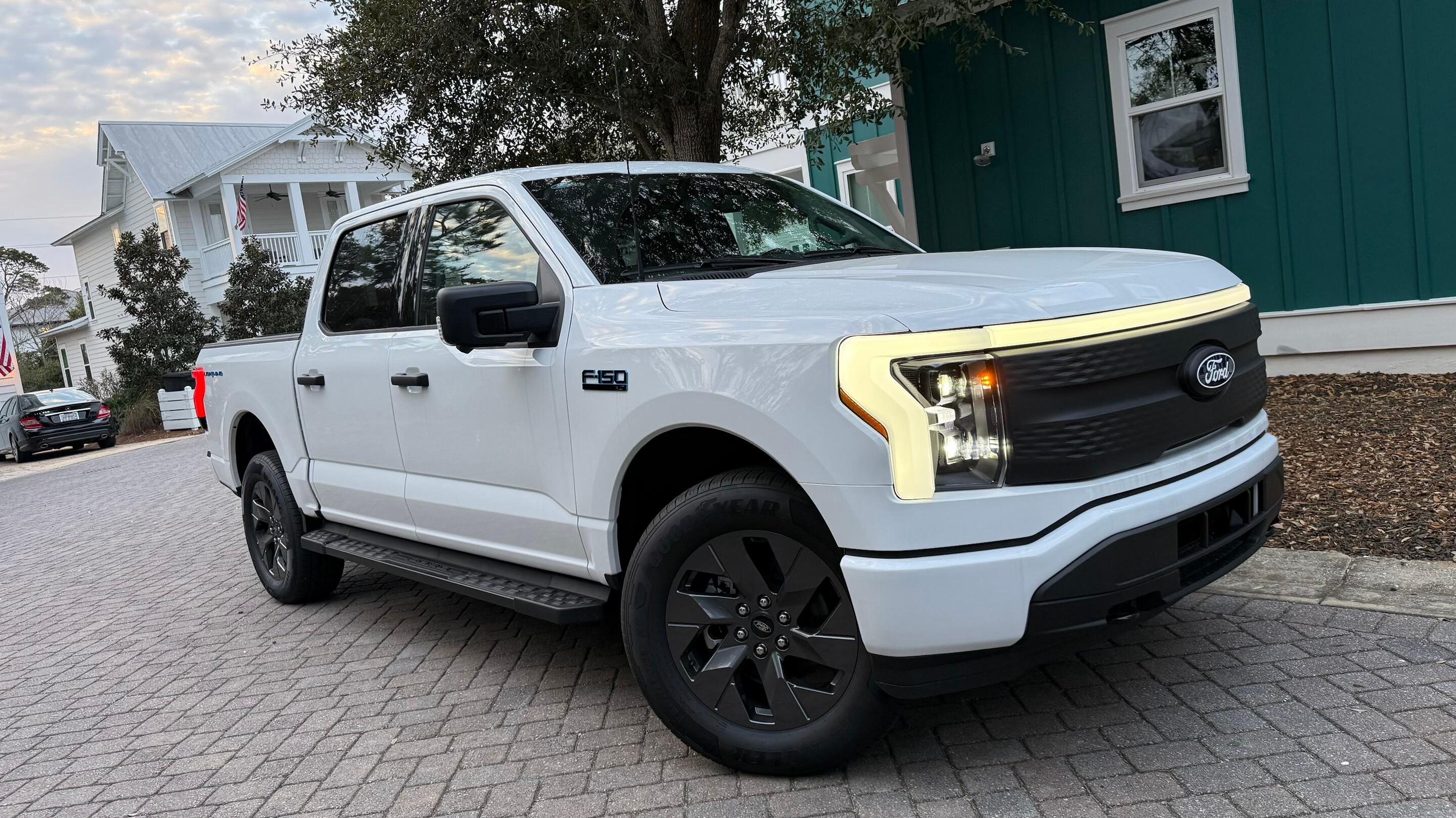 Ford F-150 Lightning 2024 in Santa Rosa Beach, FL