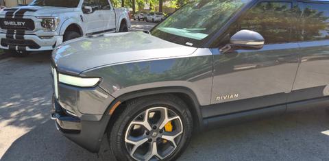 Rivian R1S 2022