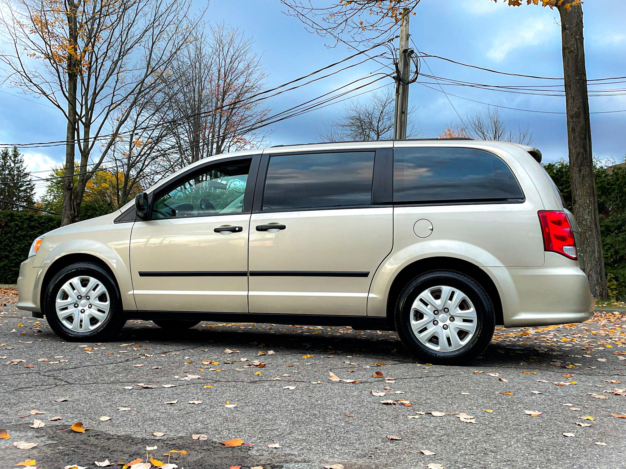Dodge Grand Caravan 2013 rental in Laval, QC by Auto Turo