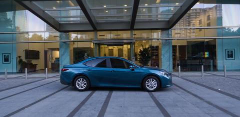Toyota Camry Hybrid 2026