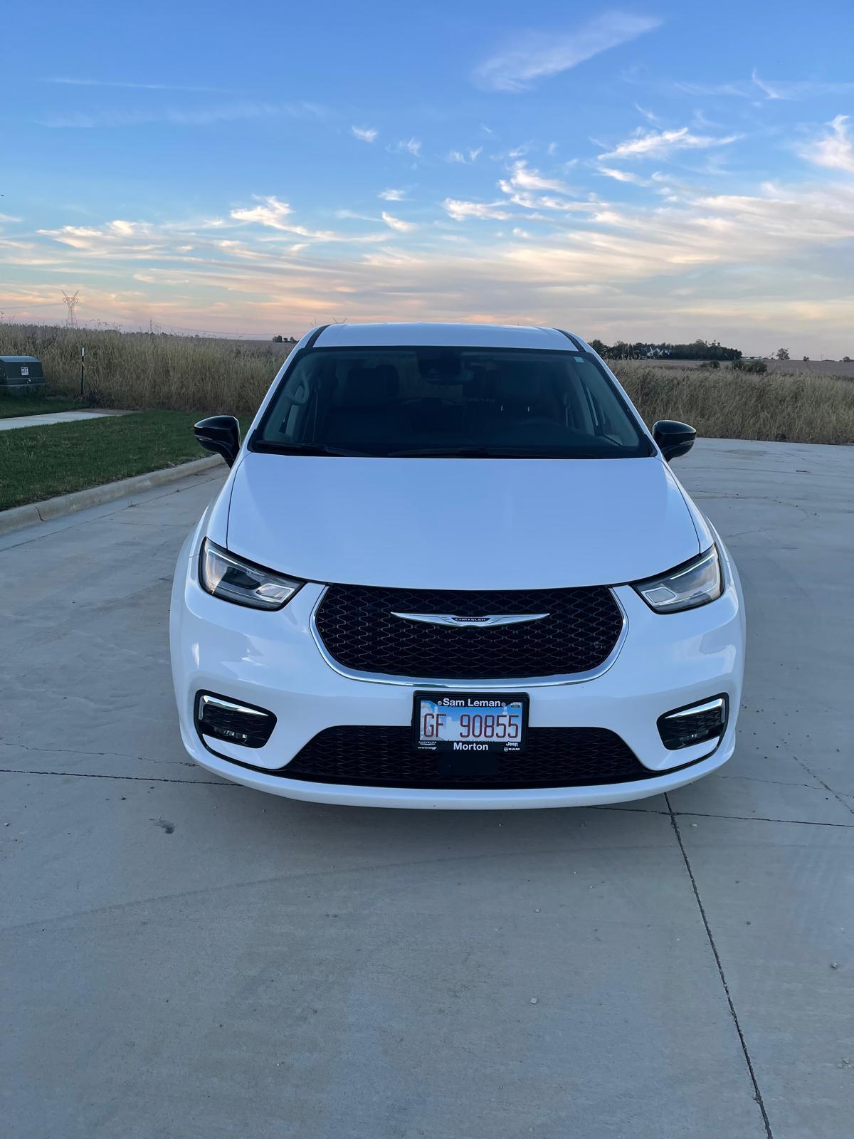 Chrysler Pacifica 2024 in Peoria, IL
