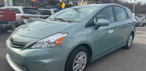 Toyota Prius v 2014