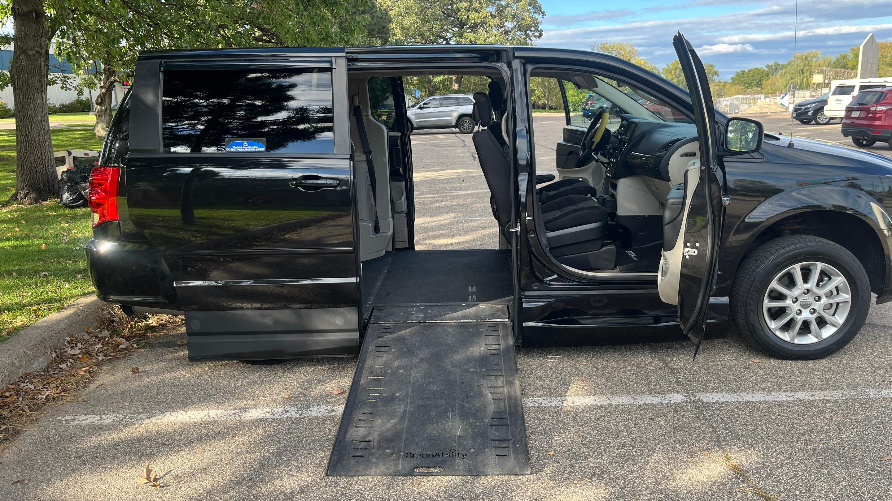 Dodge Grand Caravan 2017 in Minneapolis, MN