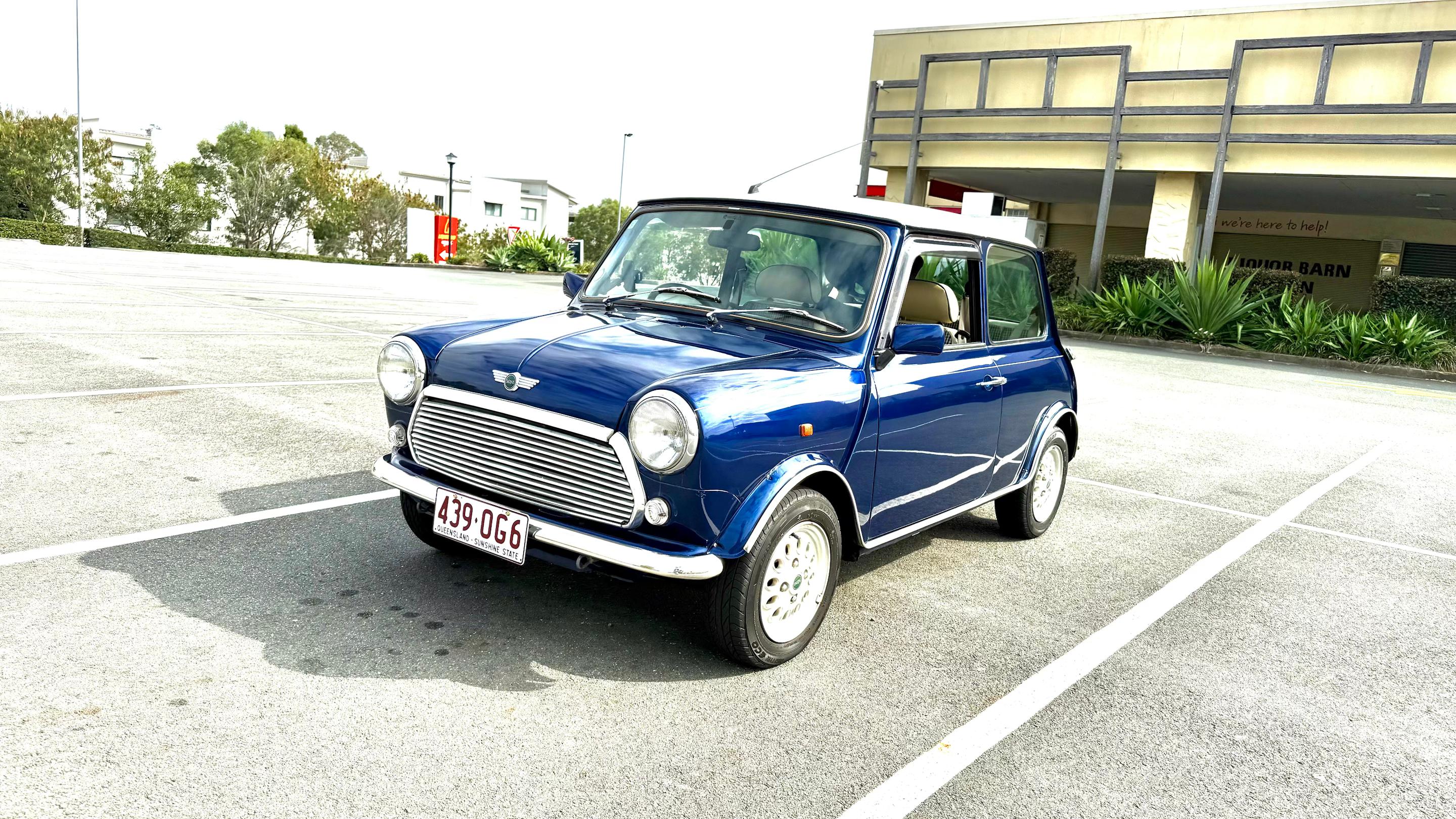 ROVER Mini Cooper 2000 in New Farm