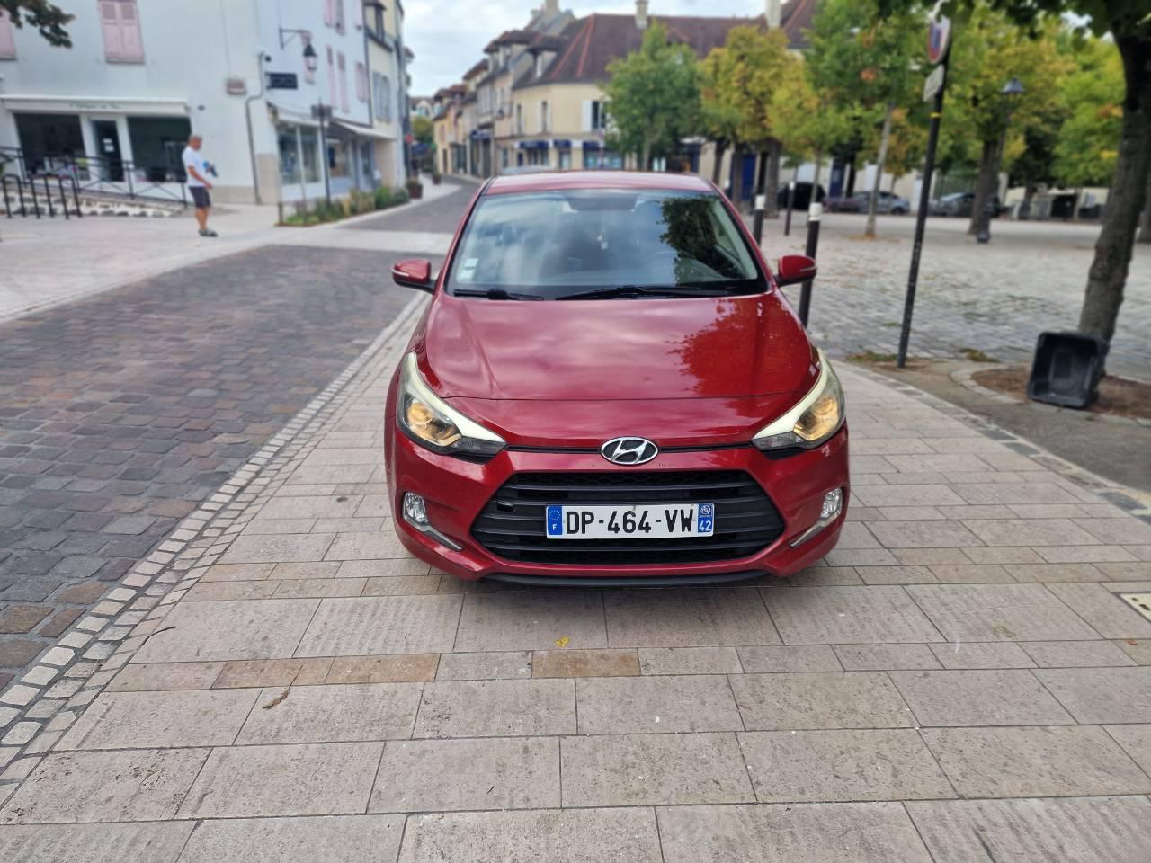 Hyundai i20 COUPE 2015 à Paris