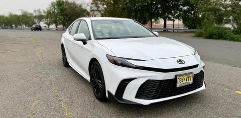 Toyota Camry Hybrid 2025
