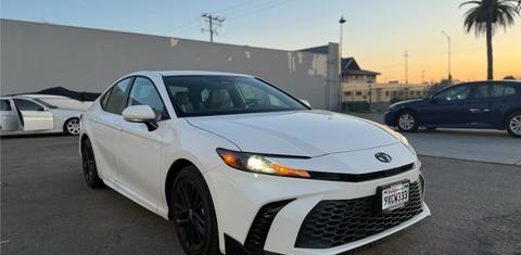Toyota Camry Hybrid 2026